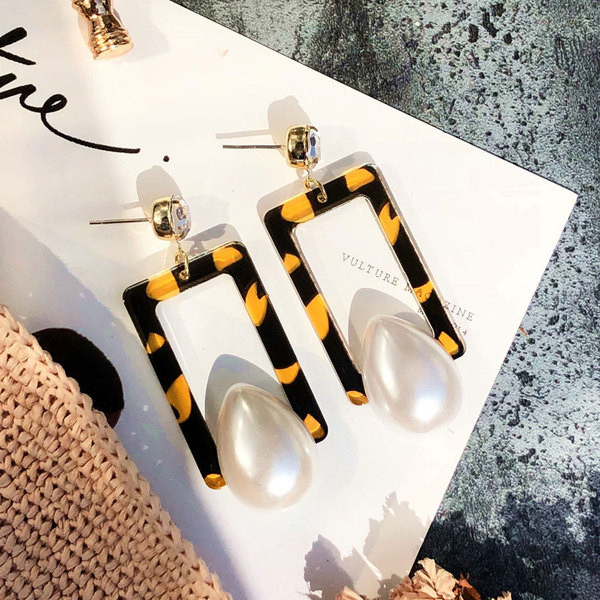 Modern női fülbevaló sárga és zöld gyöngyökkel