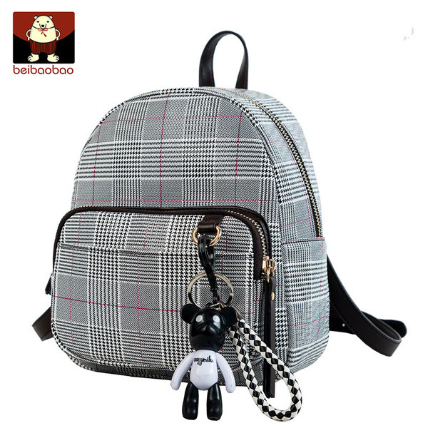 Kockás női hátizsák kiegészítővel