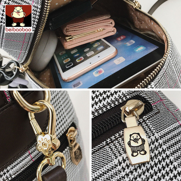 Kockás női hátizsák kiegészítővel