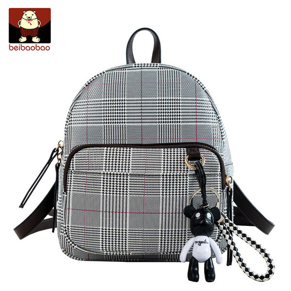 Kockás női hátizsák kiegészítővel