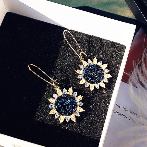 Elegáns női fülbevaló kék kövekkel