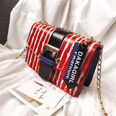 Öko bőrből készült modern női táska három színben, fém fogantyúval