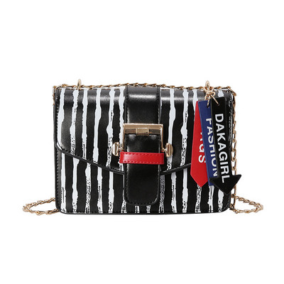 Öko bőrből készült modern női táska három színben, fém fogantyúval