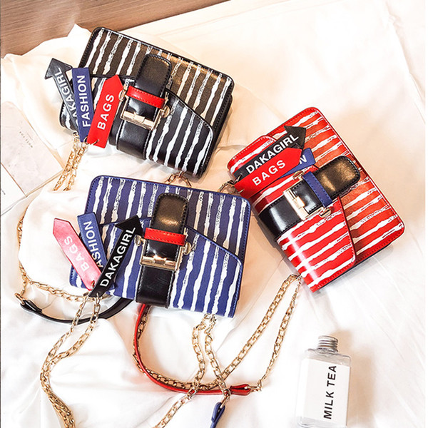 Öko bőrből készült modern női táska három színben, fém fogantyúval