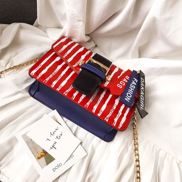 Öko bőrből készült modern női táska három színben, fém fogantyúval