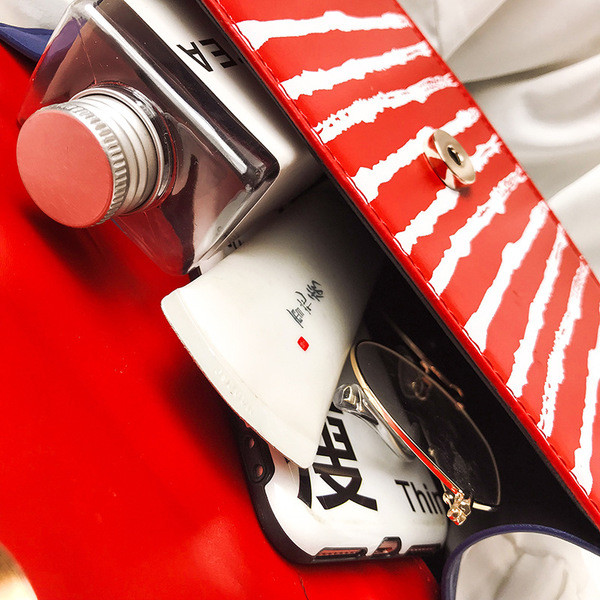 Öko bőrből készült modern női táska három színben, fém fogantyúval