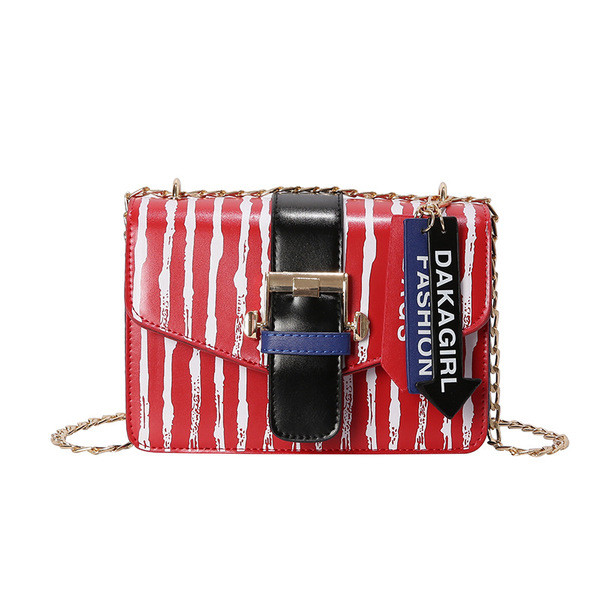 Öko bőrből készült modern női táska három színben, fém fogantyúval