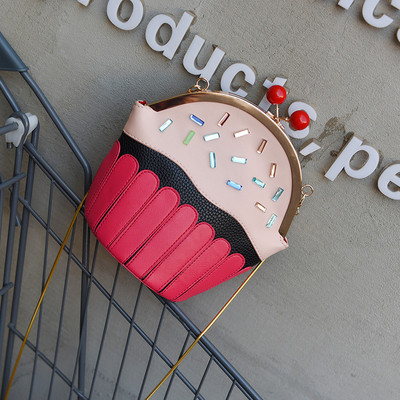 Νέο μοντέλο  γυναικεία τσάντα  με μεταλλική λαβή