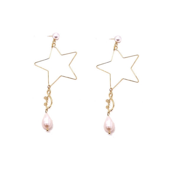 Μοντέρνα γυναικεία  σκουλαρίκια σε σχήμα αστέρι και με πέρλες