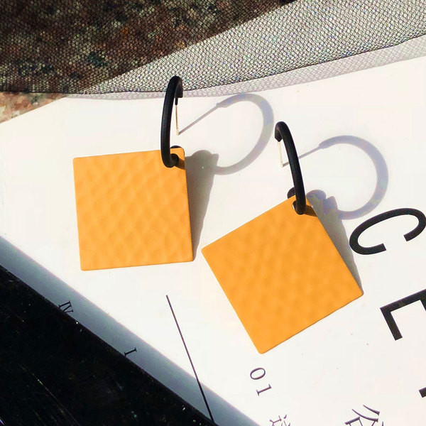 Új női fülbevaló modell négy színben