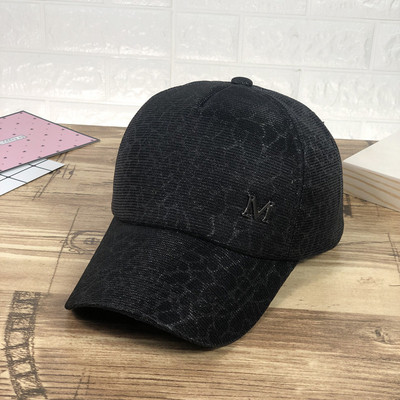 Női sapka napellenzővel, négy színben