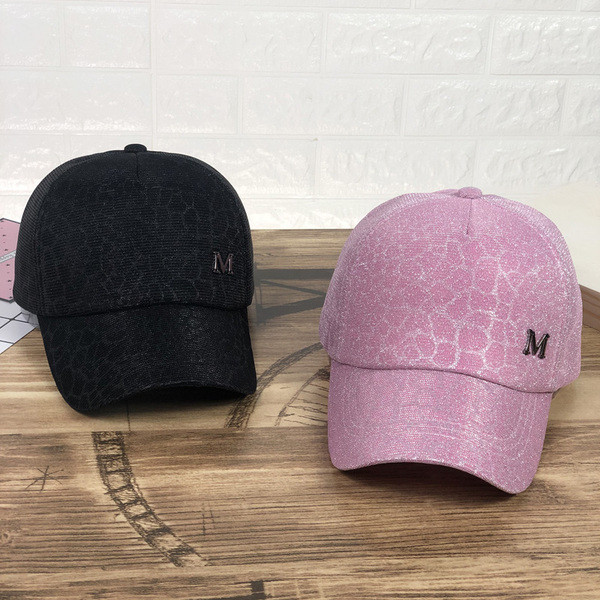 Női sapka napellenzővel, négy színben