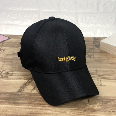 Pălărie casual de damă cu vizor și inscripție în negru, alb și roz