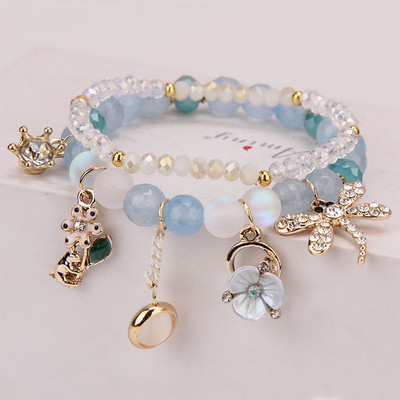 Stílusos női karkötő gyöngyökkel több színben és medálokkal