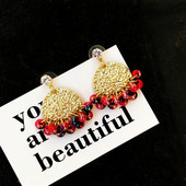 Μοντέρνα γυναικεία σκουλαρίκια σε χρυσό χρώμα