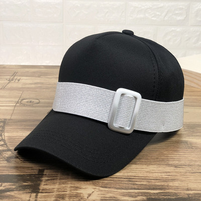 Ένα σύγχρονο καπέλο  με γείσο σε τέσσερα χρώματα