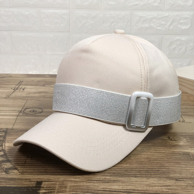 Ένα σύγχρονο καπέλο  με γείσο σε τέσσερα χρώματα