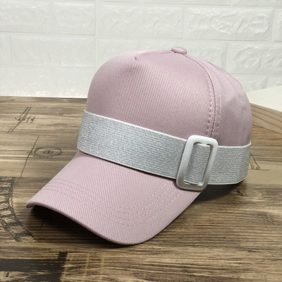 Ένα σύγχρονο καπέλο  με γείσο σε τέσσερα χρώματα