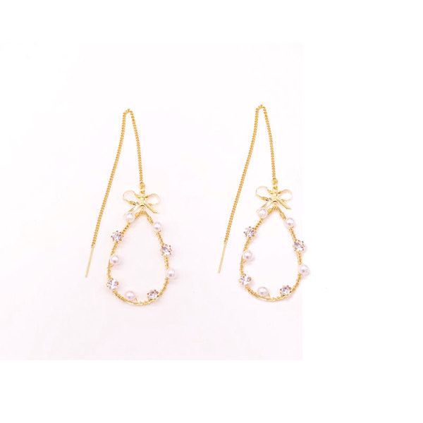 Stílusos női hosszú fülbevaló kövekkel és gyöngyökkel