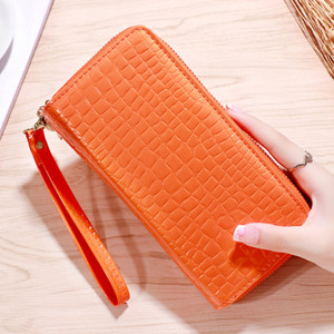 Κομψό γυναικείο  πορτοφόλι με κοντή λαβή σε διάφορα χρώματα