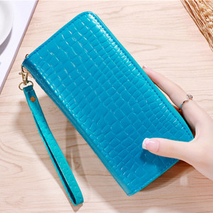 Κομψό γυναικείο  πορτοφόλι με κοντή λαβή σε διάφορα χρώματα