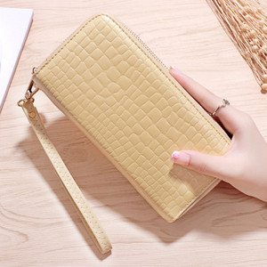 Κομψό γυναικείο  πορτοφόλι με κοντή λαβή σε διάφορα χρώματα