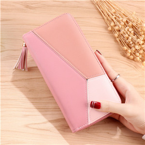 Stílusos női pénztárca rövid füllel, három színben