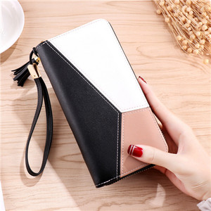 Stílusos női pénztárca rövid füllel, három színben