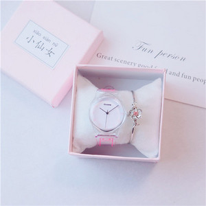 Σύγχρονο γυναικείο ρολόι με διαφανή λουράκι και βραχιόλι