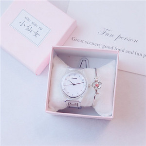 Σύγχρονο γυναικείο ρολόι με διαφανή λουράκι και βραχιόλι