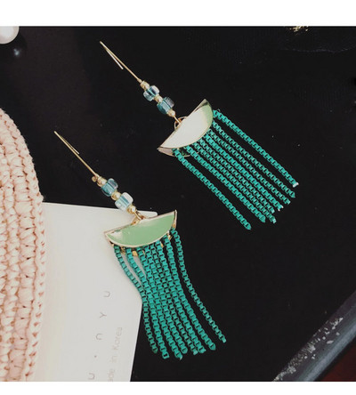 Μοντέρνα γυναικεία σκουλαρίκια σε μπλε χρώμα με χάντρες