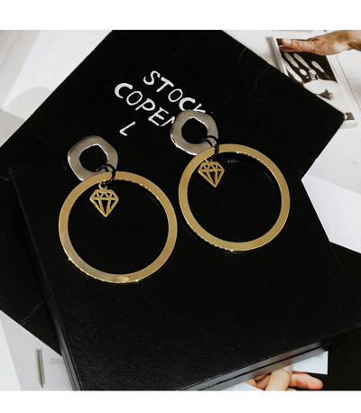 Modern női fülbevalók új modellje kerek formával