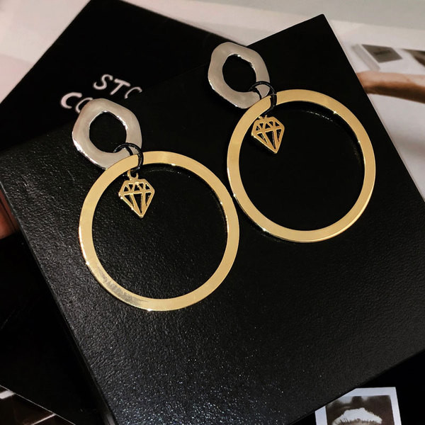 Modern női fülbevalók új modellje kerek formával