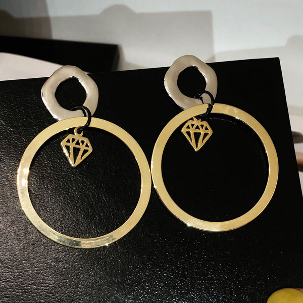 Modern női fülbevalók új modellje kerek formával