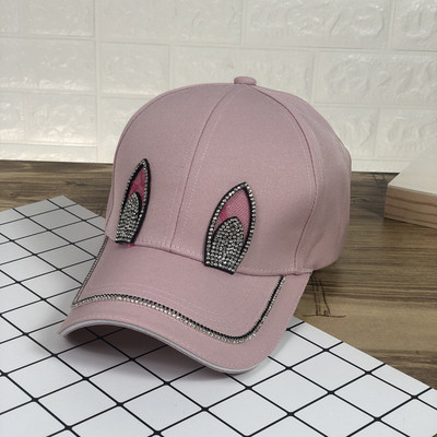 Modern, kövekkel díszített női sapka többféle színben