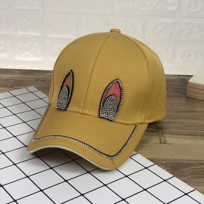 Modern, kövekkel díszített női sapka többféle színben