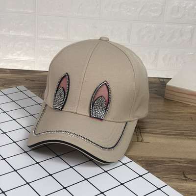 Modern, kövekkel díszített női sapka többféle színben