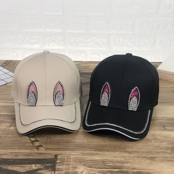 Modern, kövekkel díszített női sapka többféle színben