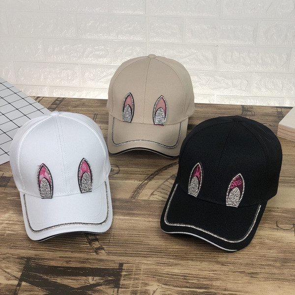 Modern, kövekkel díszített női sapka többféle színben