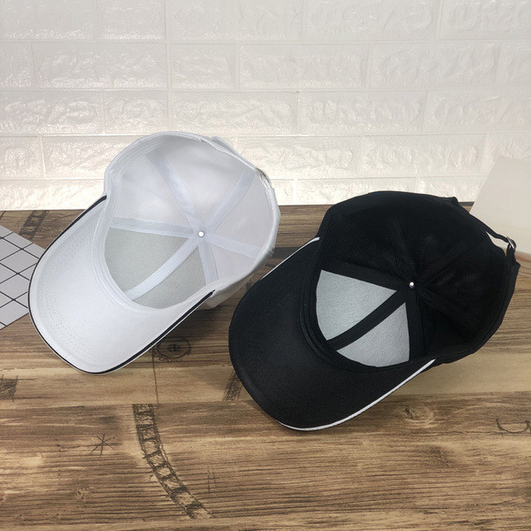 Modern, kövekkel díszített női sapka többféle színben