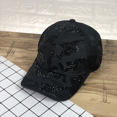 Modern női sapka napellenzővel, fekete, fehér és rózsaszín színben