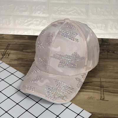 Modern női sapka napellenzővel, fekete, fehér és rózsaszín színben