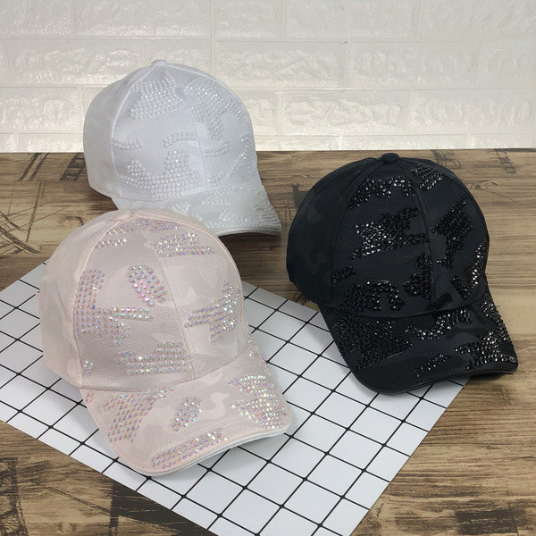 Modern női sapka napellenzővel, fekete, fehér és rózsaszín színben