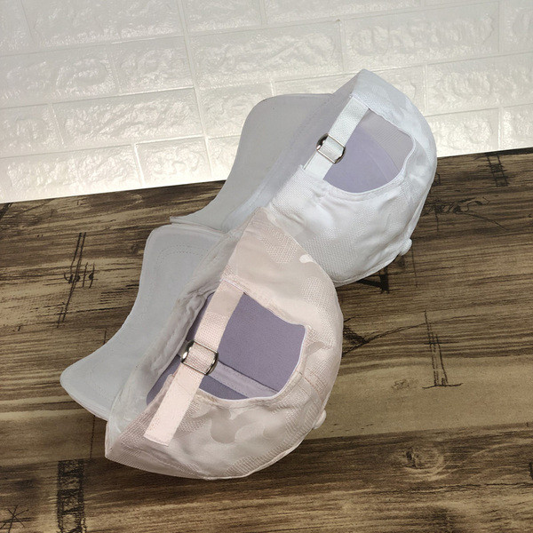 Modern női sapka napellenzővel, fekete, fehér és rózsaszín színben