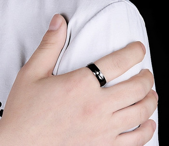 Κομψό ανδρικό δαχτυλίδι σε μαύρο χρώμα με πέτρα