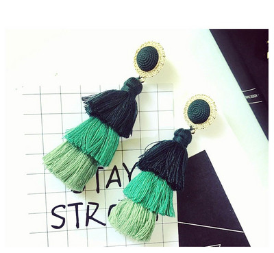 Κομψά γυναικεία σκουλαρίκια  με φούντες και πέτρες σε πράσινο χρώμα