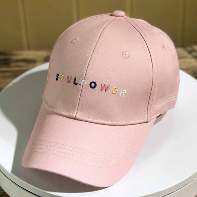 Alkalmi női sapka fekete, fehér és rózsaszín színes felirattal