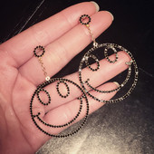 Fekete színű kövekkel díszített női fülbevaló új modellje