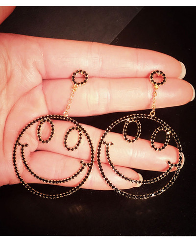 Fekete színű kövekkel díszített női fülbevaló új modellje