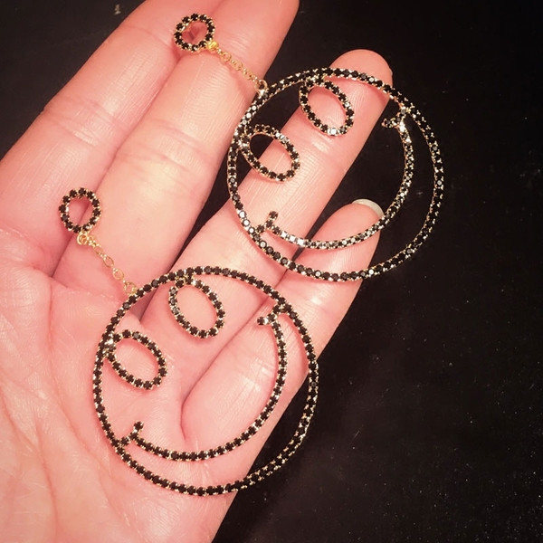 Fekete színű kövekkel díszített női fülbevaló új modellje